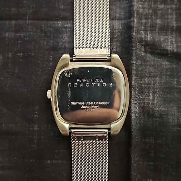 KENNETH COLE REACTION SILVER WITH BLACK FACE WITH ELECTRIC GREEN ACCENTS - Picture 3 of 4